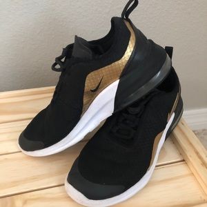 Nike Air Max Motion 2 Black/ gold / white! Size5.5
